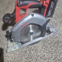 Milwaukee
M18 18V Lithium-Ion Cordless 6-1/2 in. Circular Saw  +++   s

M18 18-Volt 5.0 Ah Lithium-Ion XC Extended Capacity Battery