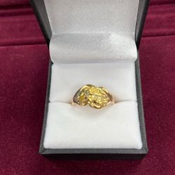 18K Gold Leaves Ring Size 8: 2.5 Grams 