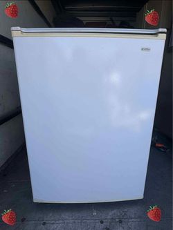 🦋🦋Mini fridge for sale 🦋🦋