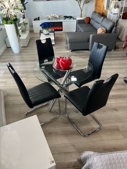 Comedor redondo con 4 sillas