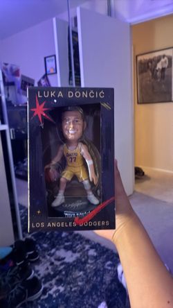 Rare Luka doncic dodgers game world serial collectible like new no damages🔥