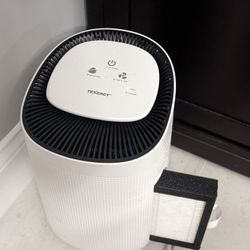 Air purifier and dehumidifier combo great for small spaces 