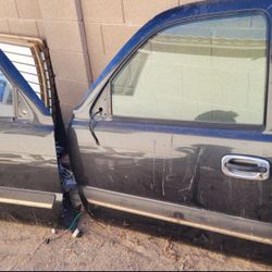 2000 - 2006 Tahoe Silverado Suburban, Escalade, Gmc Front Doors