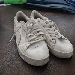 Like New Puma 8.5 Girl Shoes