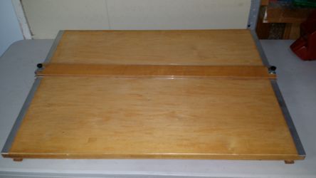 Portable drafting table with straightedge 20" x 26"