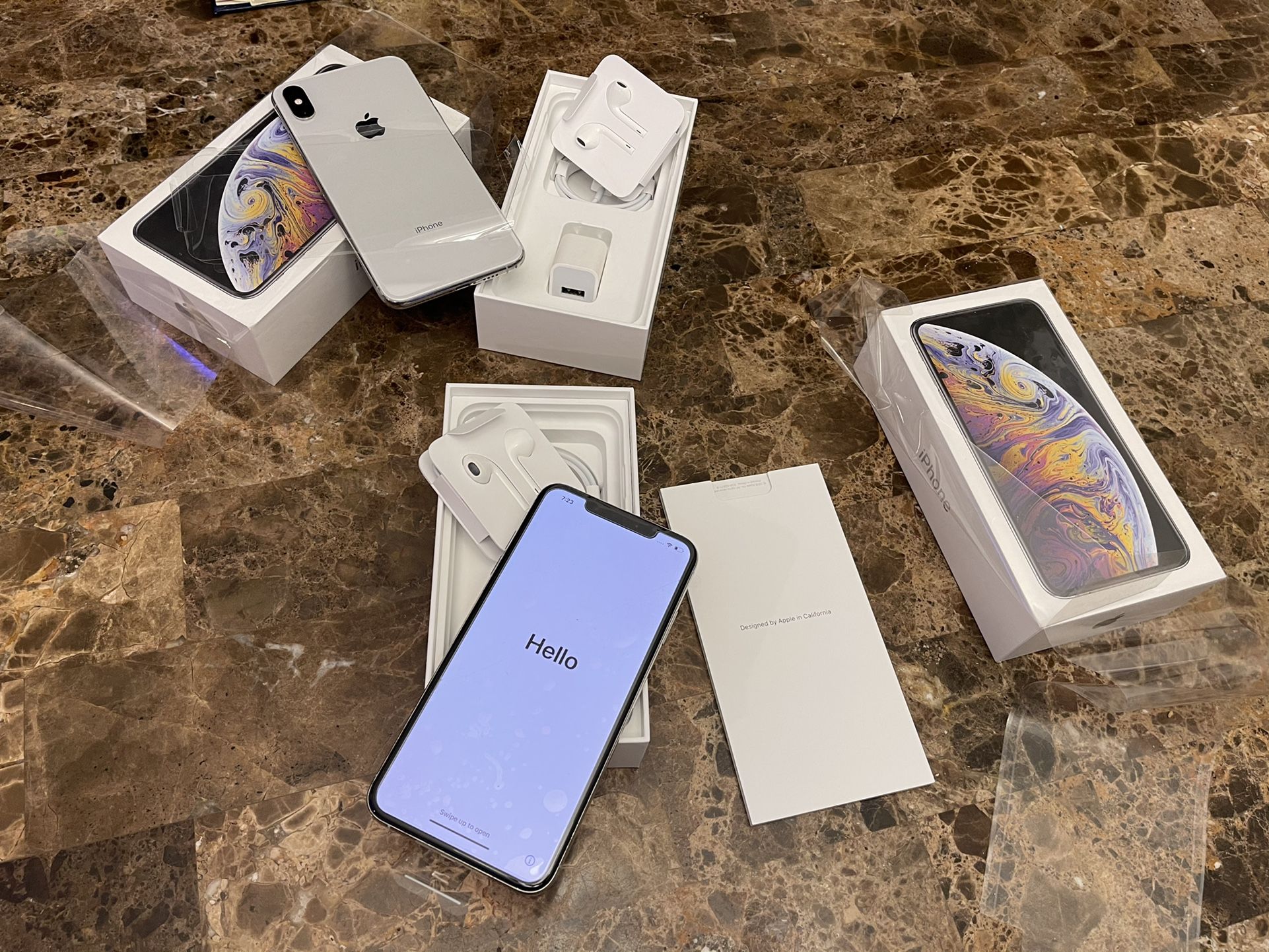 iPhone XS Maximum 256 Gig Silver Unlocked for Sale in Portland, OR