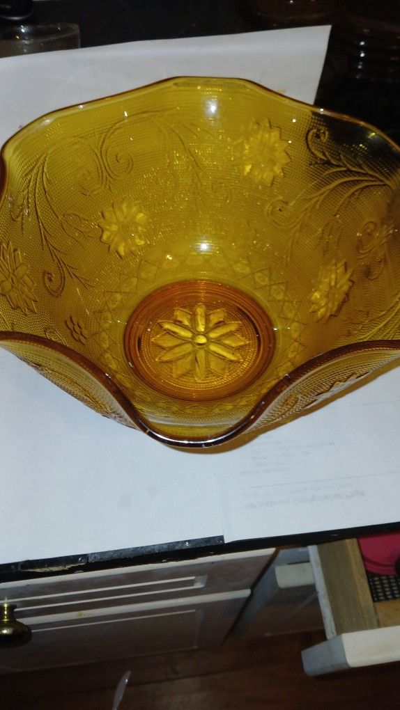 Vintage Indiana Tiara Amber Sandwich 10" Crimped Salad Bowl EUC