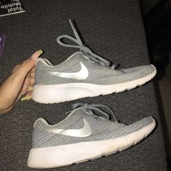 Kids Nike Back To School Shoes Size 1.5Y