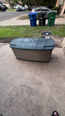 Rubbermaid storage