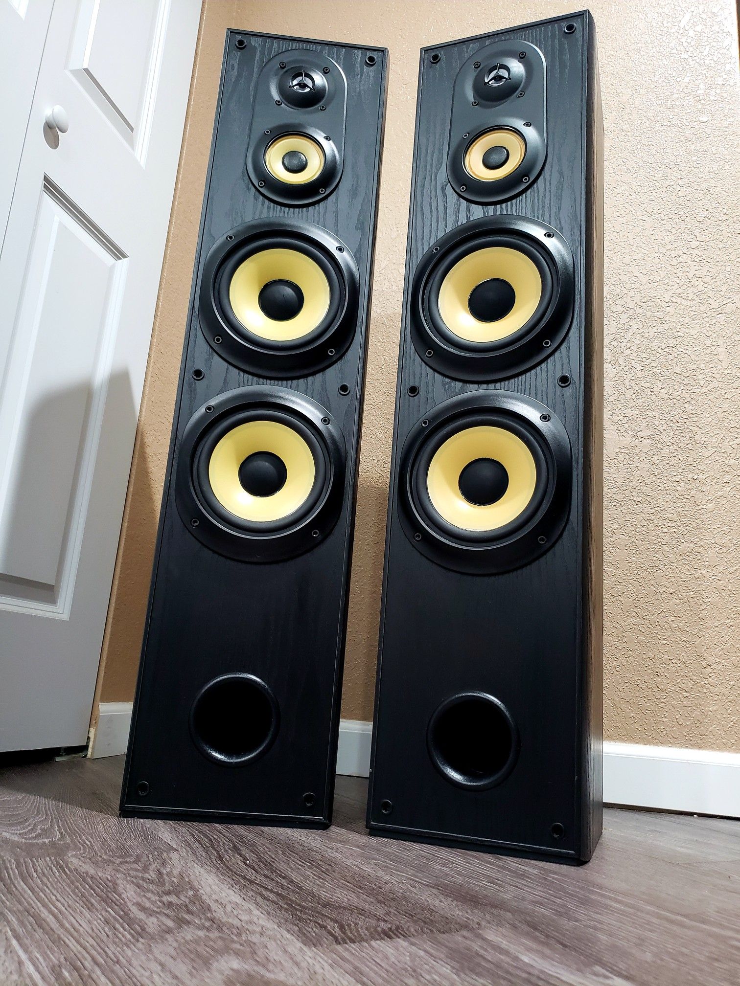 Sony ssmf650h floor standing speakers for Sale in Kent, WA OfferUp