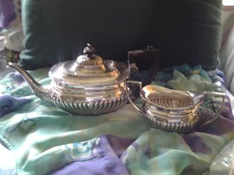 Tea pot and sugar bowl