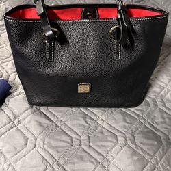 Dooney &Bourke Leather Purse 