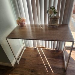 Foldable Desk/ Table