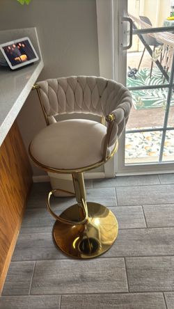 Two bar stools g