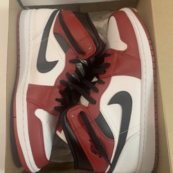 Jordan Mid Chicago 1’s