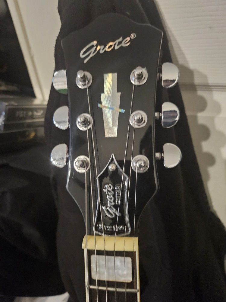 Beautiful Electric Guitar Brandnew