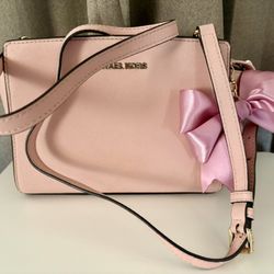 Michael Kors Selma Messenger Crossbody 