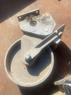 This heavy-duty steel caster features a swivel mechanism and a large industrial wheel.