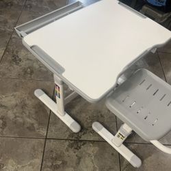 Vivo Kids' Height Adjustable Desk and Chair 