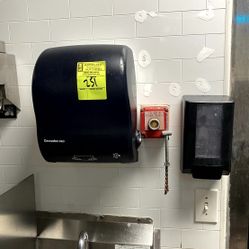 CASCADES PRO PAPER TOWEL HOLDER And Soap Dispenser