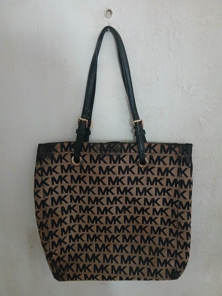 Michael Kors MK Signature Bag / Tote/ Purse/ Shoulder Bag
