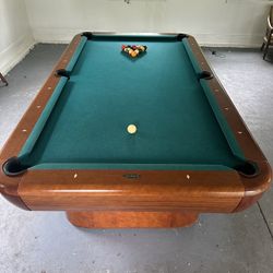 Beautiful Brunswick Gibson 8' Pool Table