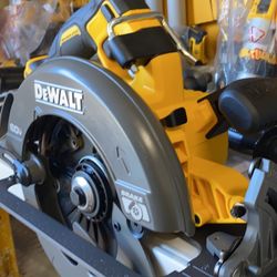 DEWALT FLEXVOLT 60-Volt MAX Cordless Brushless 7-1/4 in. Circular Saw with Brake (Tool-Only)