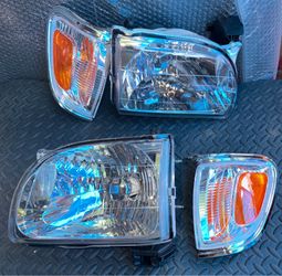 2001 to 2004 Toyota Tacoma Headlights