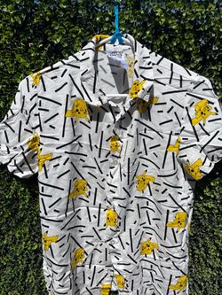 Pokémon Pikachu Button-Up Shirt – XL – Like New