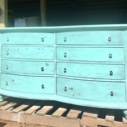 Gorgeous Vintage Solid Wood 8 Drawer Dresser! 🌸
