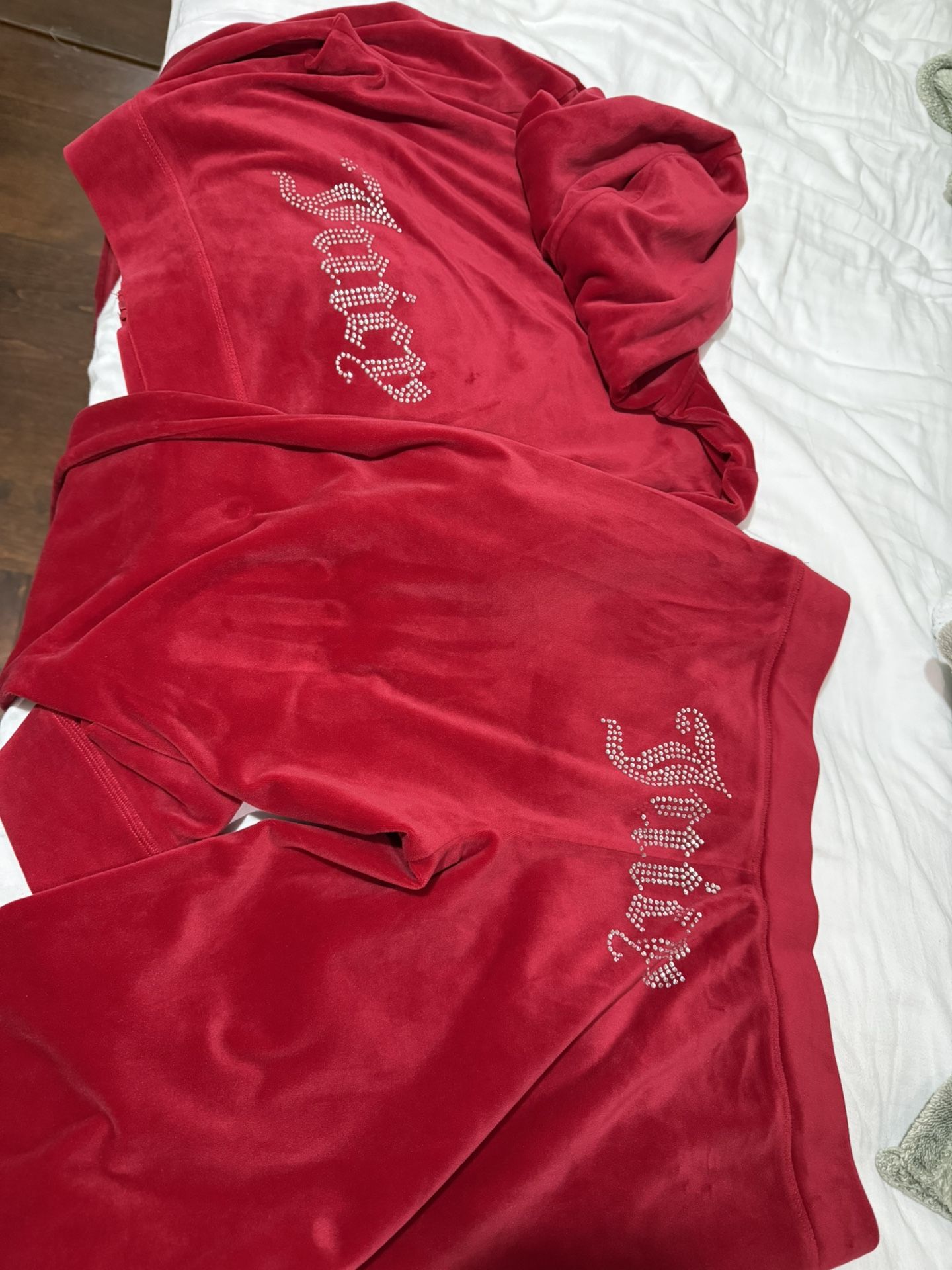 JUICY COUTURE SIZE LARGE RED SET