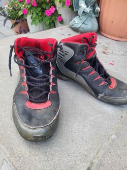 10 Men And1 red/black mid-top athletic basketball shoes
