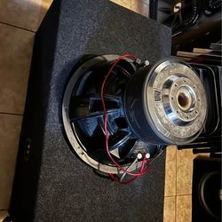 SKAR Audio 15 inch subwoofer with ported box READ DESCRIPTION