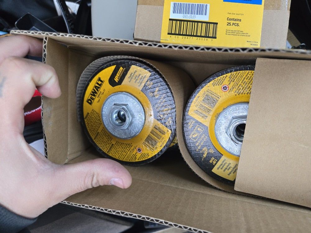 DW8435 Z 20 Grinding Wheels