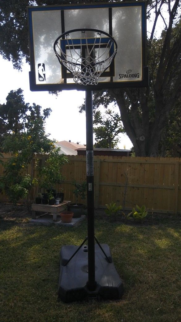 Spalding Basketball Hoop