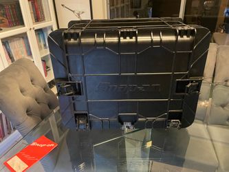 New 2025 snap on mobile tool box with foam.