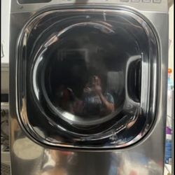LG Washer and Dryer Set (Gas Dryer)
