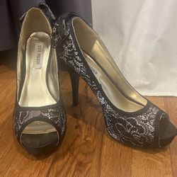 Steve Madden Gold With Black Lace Peep Toe Heels Size 8.5