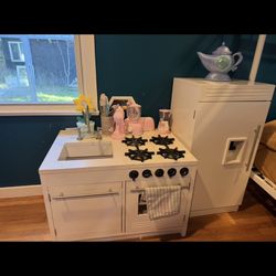 Pottery Barn play Kitchen set 