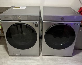 Samsung washing machine set in very good condition, working perfectly.