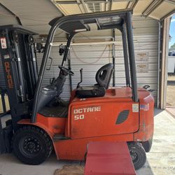 Forklift 