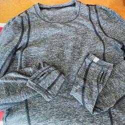 Lululemon Woman’s Size 4 Long Sleeve