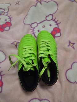 Soccer cleats