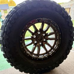 35x12.50R18 Toyo Open Country M/T on 18” Fuel Rebel Wheels – 6x5.5