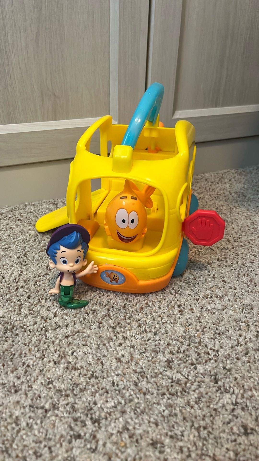 Bubble Guppies Swim-sational School Bus