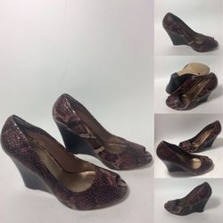 BCBG Generation Peep Toe Wedges Snake Skin Black Brown Beige Shoes Womens Size 8 PRE-OWN GOOD CONDITION!!