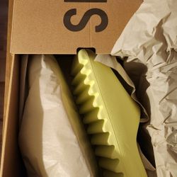 Yeezy Slides Glow Green Size 10 