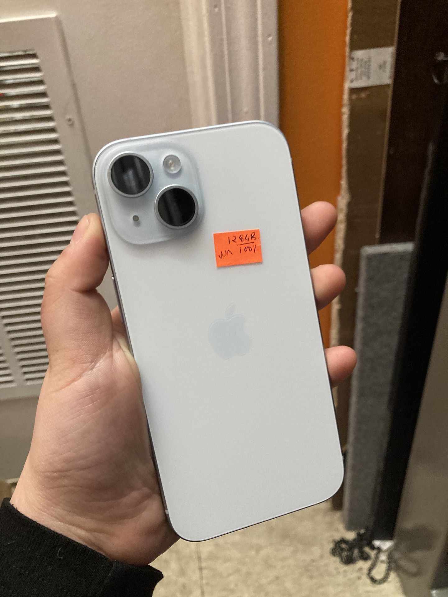 Factory Unlocked Iphone 15 128 gb comes with store warranty