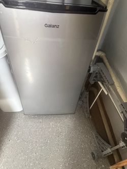 Mini refrigerator