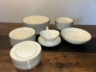 Mikasa Celebrity Japanese dinnerware set, porcelain with platinum accents, citation #5428